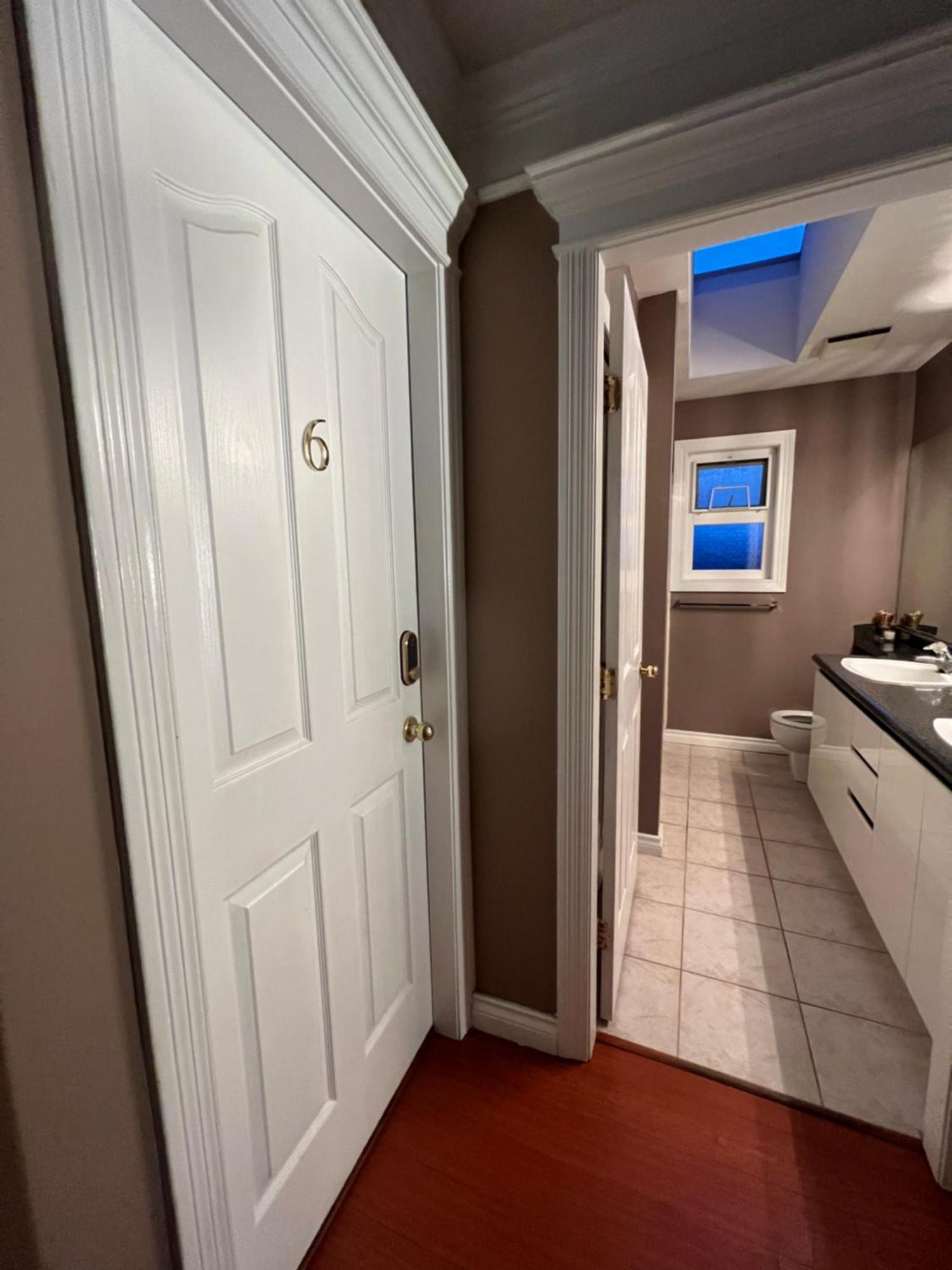 Comfortable Utopia B&B Richmond Bagian luar foto