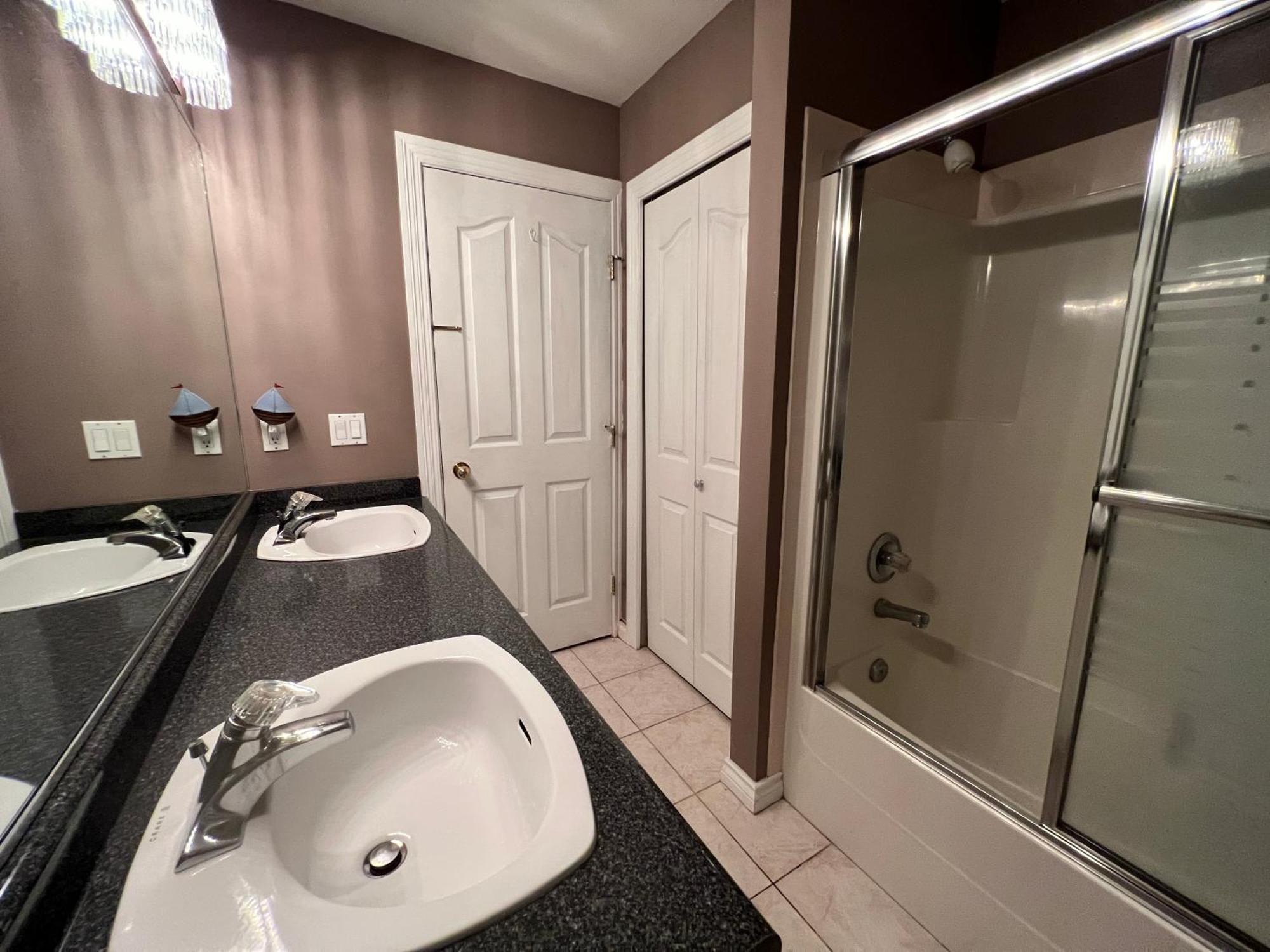 Comfortable Utopia B&B Richmond Bagian luar foto
