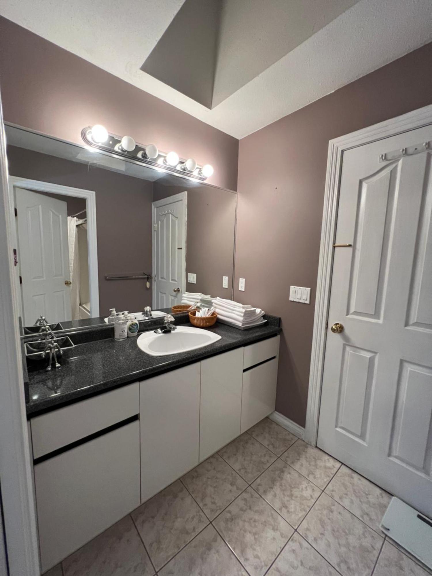 Comfortable Utopia B&B Richmond Bagian luar foto